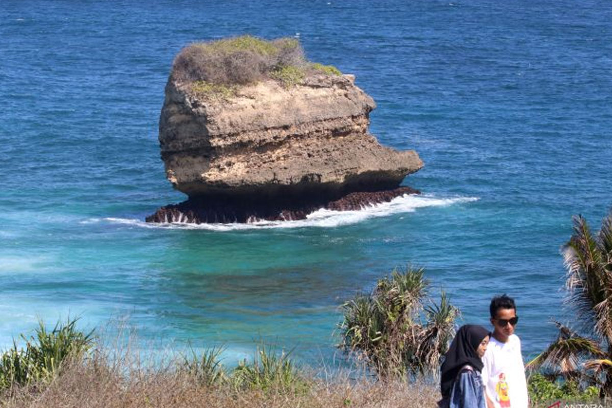 Pantai-Pudak-x.jpg