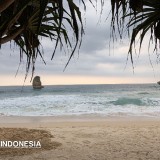 Menjelajah Pantai Pudak: Keindahan Alami dan Tradisi Pesisir Blitar