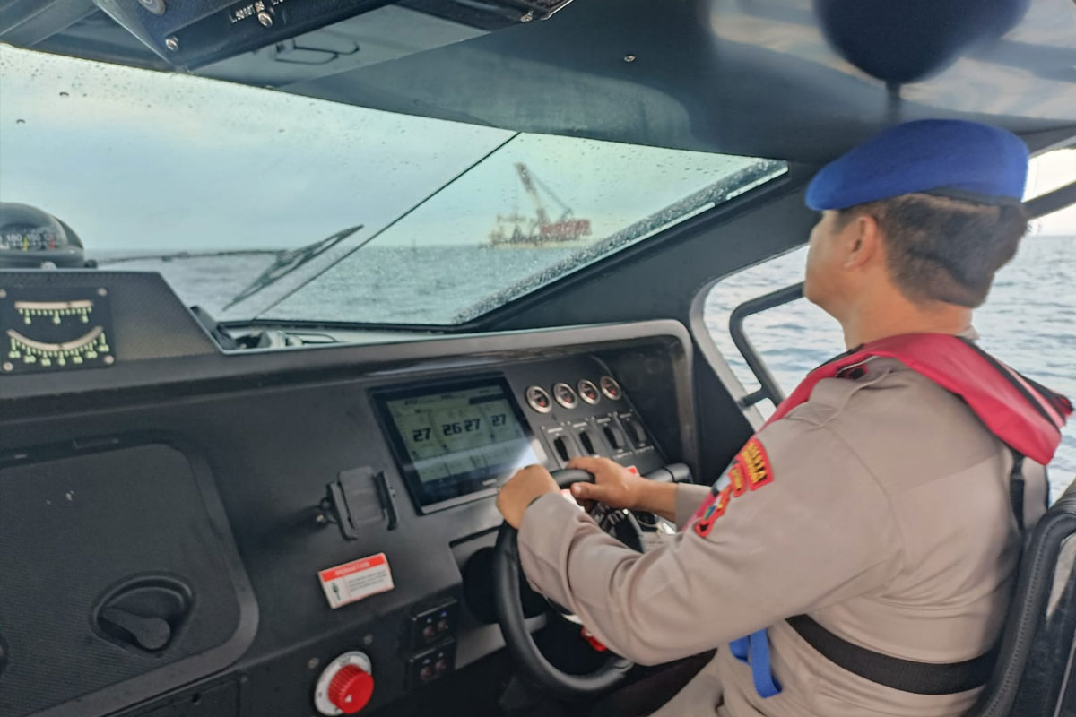 Satolairud Polresta Banyuwangi Patroli Persiapan Pengangkatan KMP Tunu Pratama Jaya di Selat Bali