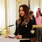 Victoria Beckham Dapat Penghargaan Ksatria dari Prancis