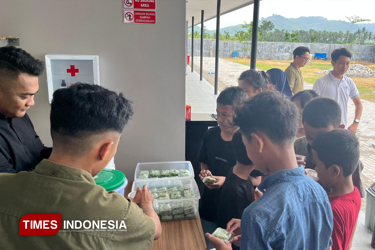 Presiden Prabowo Punya Makan Bergizi Gratis, Rumah Pintar PT BSI Punya Jajanan Sehat Nusantara Gratis