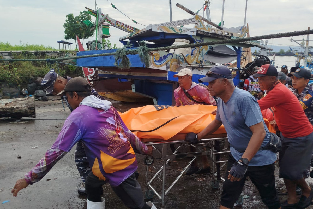 Nelayan Meninggal Saat Menguras Kapal di Pelabuhan Muncar
