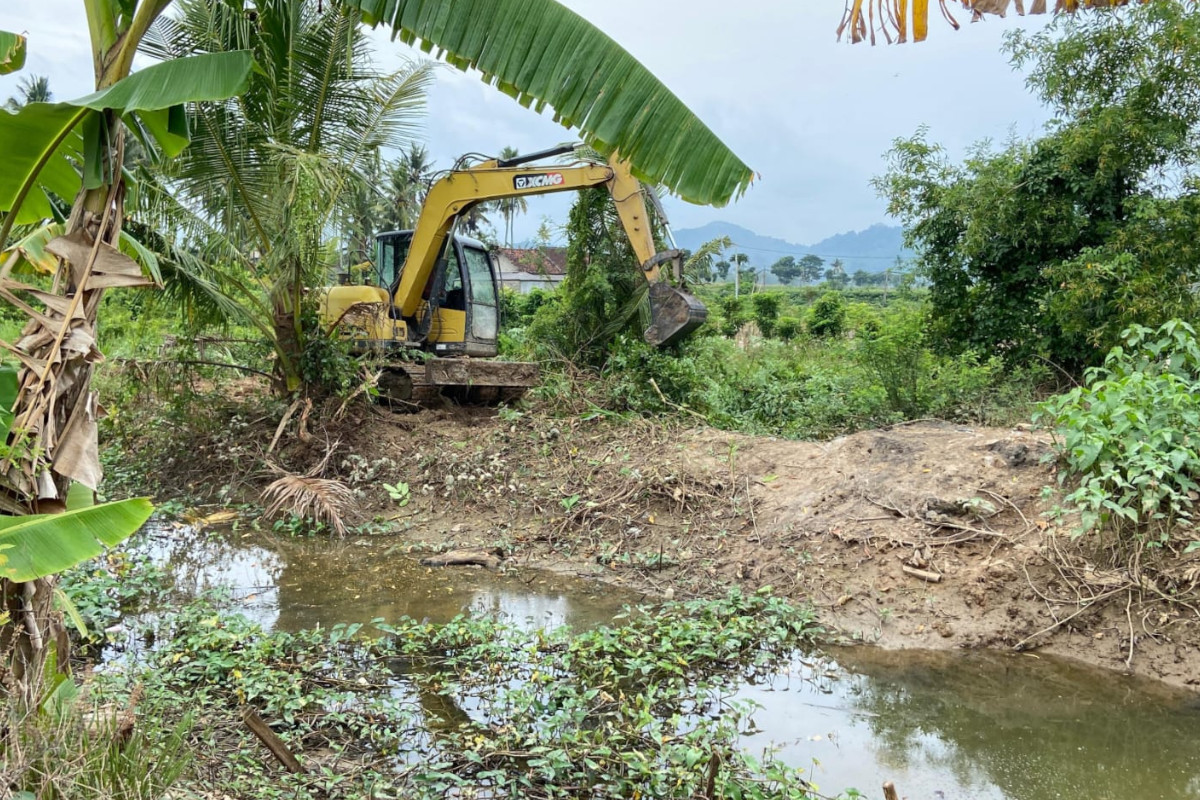 Didukung PT BSI, Pemdes Sumberagung Banyuwangi Kebut Normalisasi Sungai Roworejo