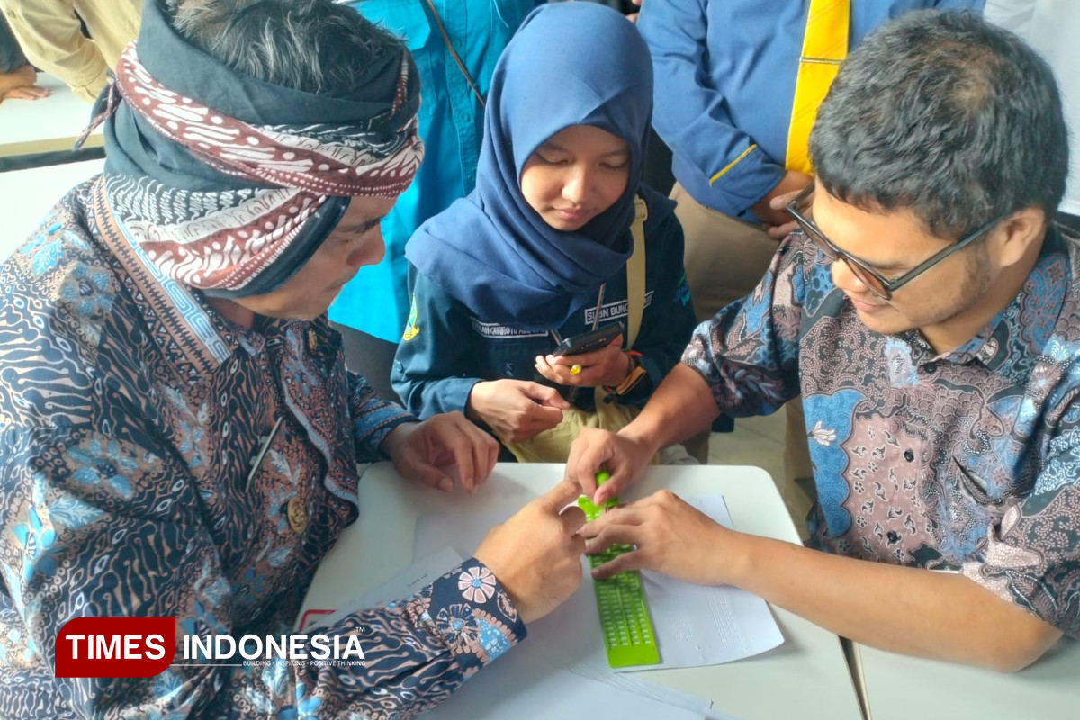 Rayakan Hari Braille, Ratusan Tunanetra di Tasikmalaya Membaca dan Menulis Harapan