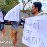 Warga di Bondowoso Demo Seleksi Perangkat Desa Bermasalah di DPRD