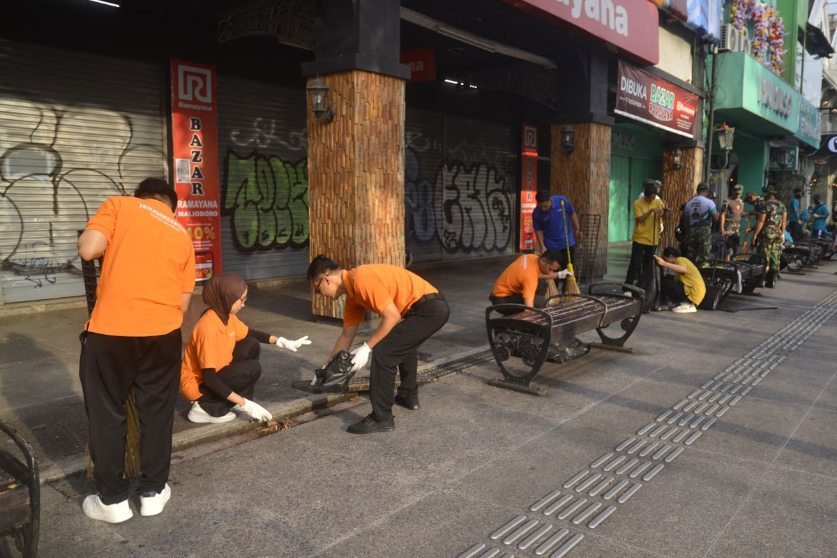 Ratusan Orang Turun Tangan Bersihkan Malioboro, Pemkot Yogyakarta Gaspol Jaga Kenyamanan