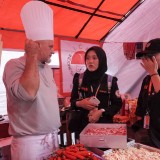 Hadirkan Masakan Rumahan di Dapur Darurat Longsor KBB, Chef Asal Perancis Senang Bisa Ikut Berbagi