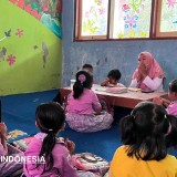 Beda Nasib dengan Karyawan MBG, Guru KB Gaji Minim dan Status Tak Jelas