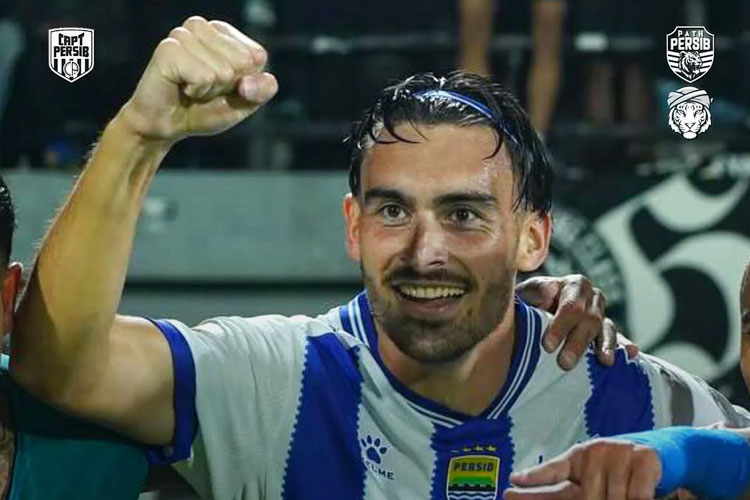 Persib Bandung Unggul Tipis Atas Persis Solo di Babak Pertama Liga 1