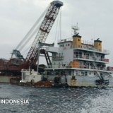Proses Pengangkatan Bangkai KMP Tunu Pratama Jaya di Selat Bali, Ditemukan Satu Jenazah Terapung