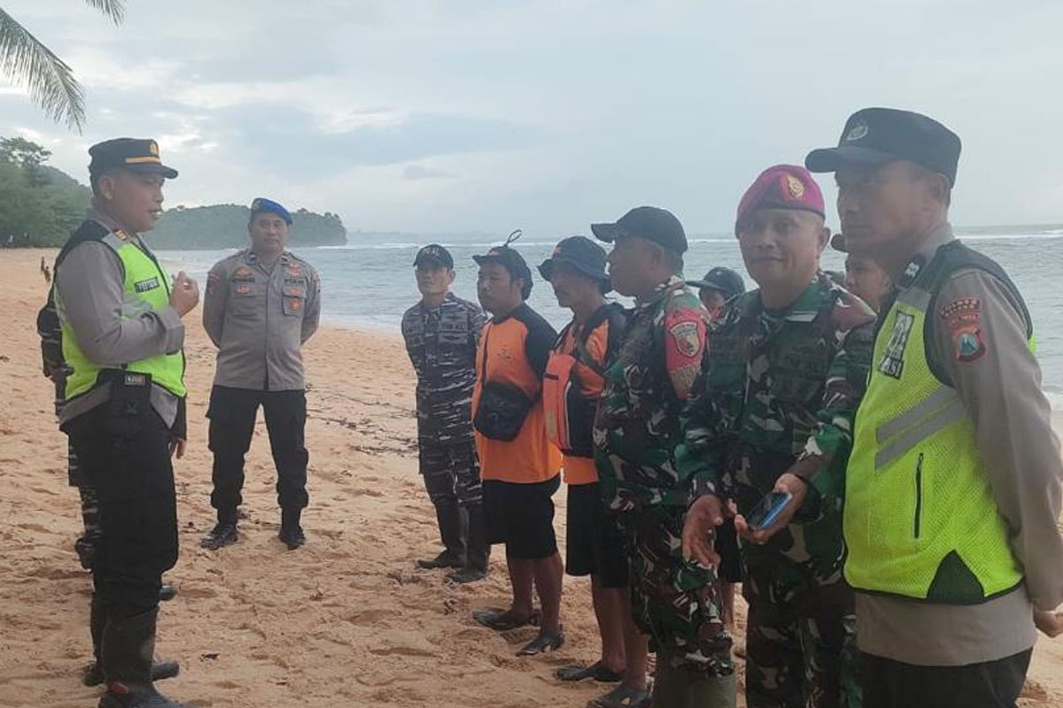 Nelayan Hilang Diduga Terseret Ombak, Tim Gabungan Sisir Pantai Balekambang Malang