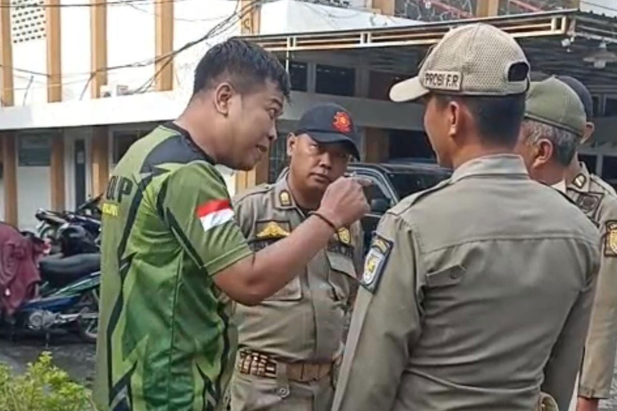 Keributan Satpol PP Kota dan Kabupaten Probolinggo Viral, Dipicu Penertiban PKL