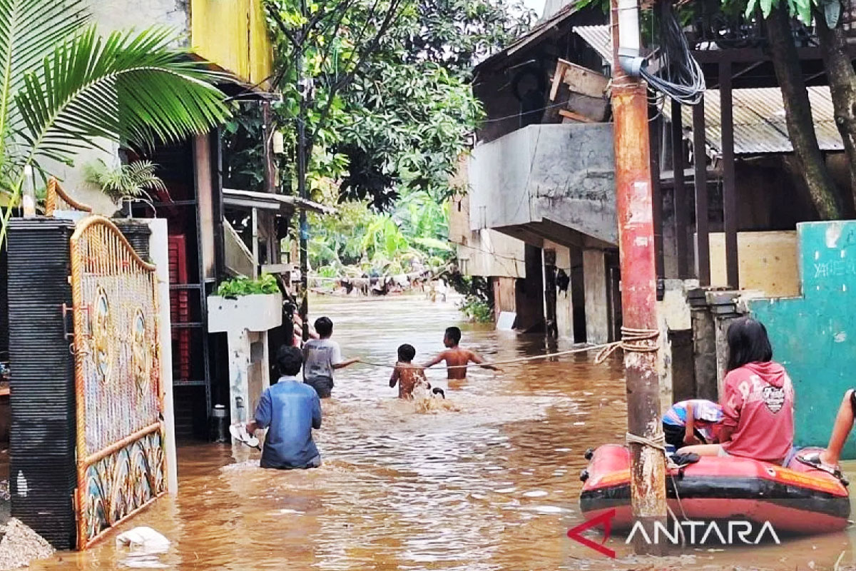 Update Banjir Jakarta Minggu Pagi: Sembilan RT Tergenang Akibat Luapan Kali