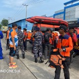 Tim SAR Gabungan Lanjutkan Pencarian ABK yang Hilang di Perairan Gili Ketapang