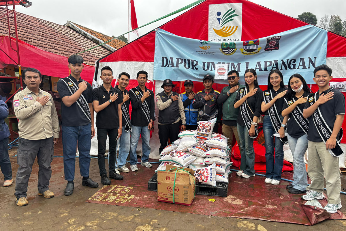 Mojang Jajaka Bandung Barat Salurkan Donasi dan Bantuan untuk Korban Longsor Cisarua