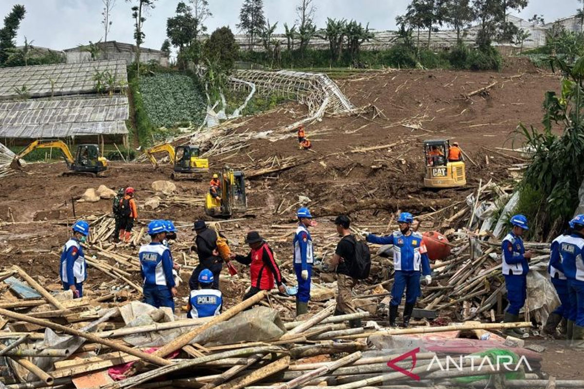 Update Longsor Cisarua: 80 Kantong Jenazah Dievakuasi, 58 Berhasil Teridentifikasi