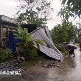 Angin Kencang Mengamuk, Puluhan Rumah dan Fasos di Sampang Rusak