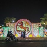 Surabaya Sambut Imlek dengan Dekorasi Kuda Api dari Bahan Daur Ulang