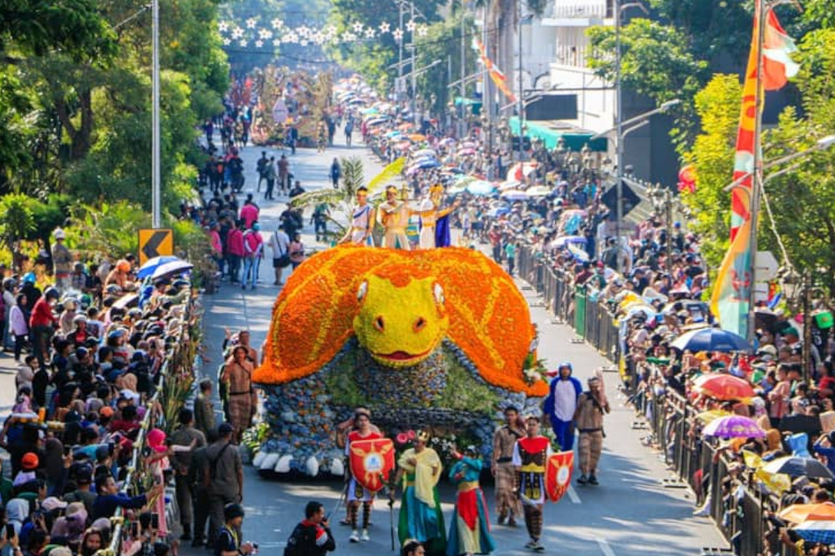 Parade-Bunga-Surabaya.jpg