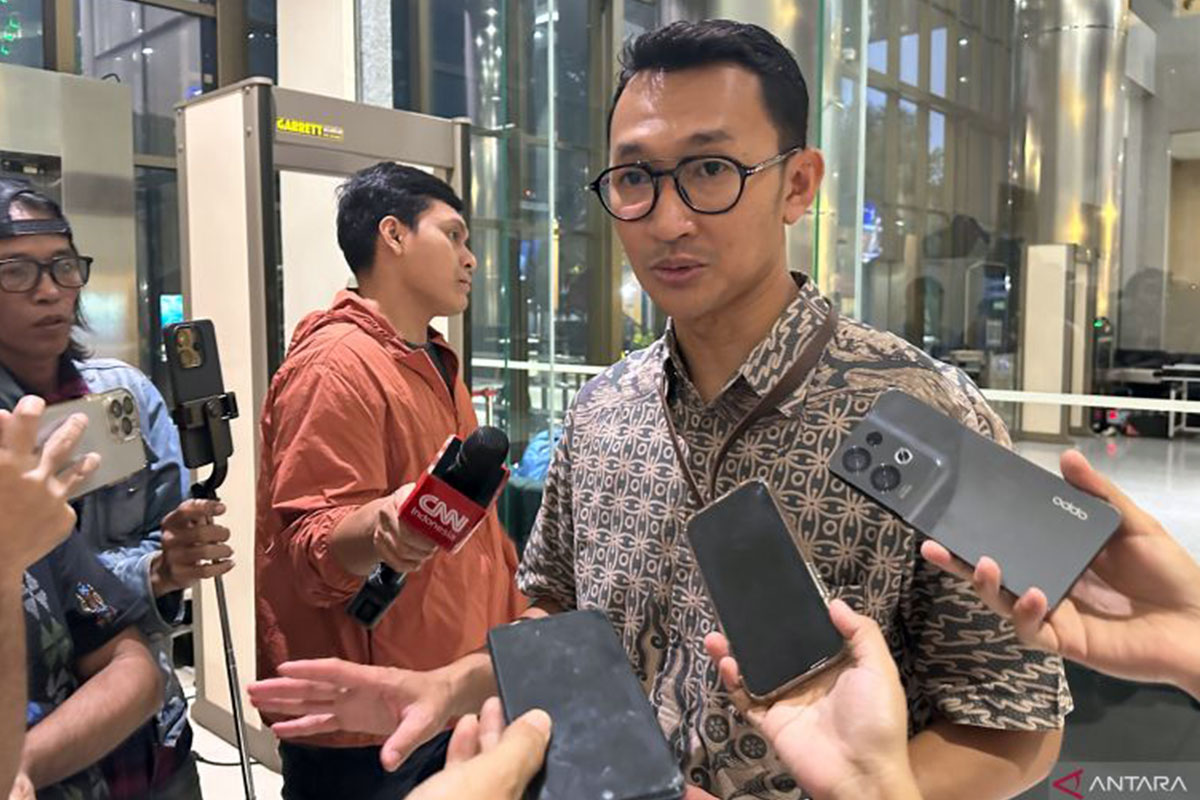 KPK Sita Miliaran Rupiah dan 3 Kg Emas dalam OTT Kakanwil Bea Cukai Sumbar