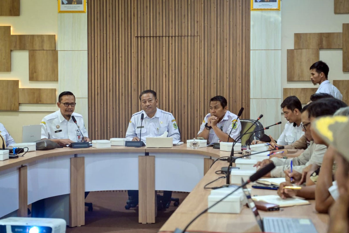 Warga Audensi Pemkab Banjarnegara Terkait  Pengerukan Sedimen PLTM Karekan