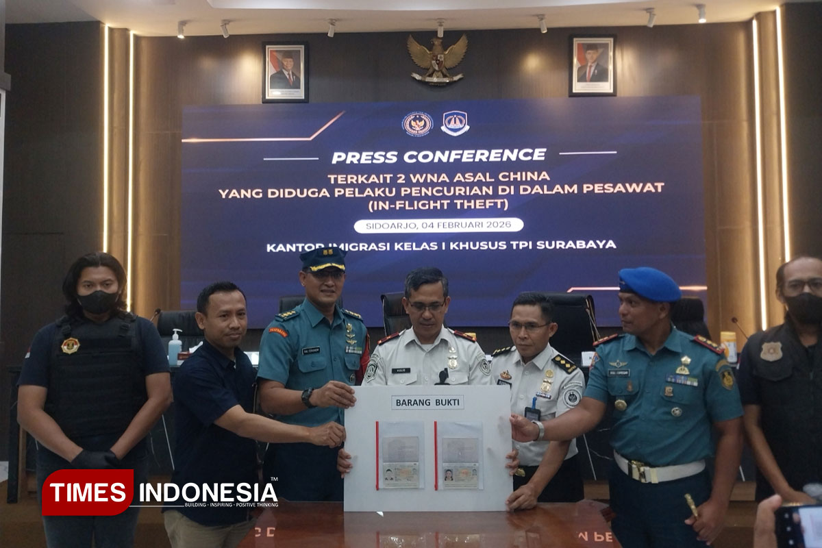 Curi Uang Penumpang di Pesawat, Dua WNA China Dideportasi Imigrasi Surabaya
