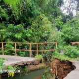 Satu Jembatan di Ponorogo Ambrol, Dua Pemotor Terperosok saat Melintas