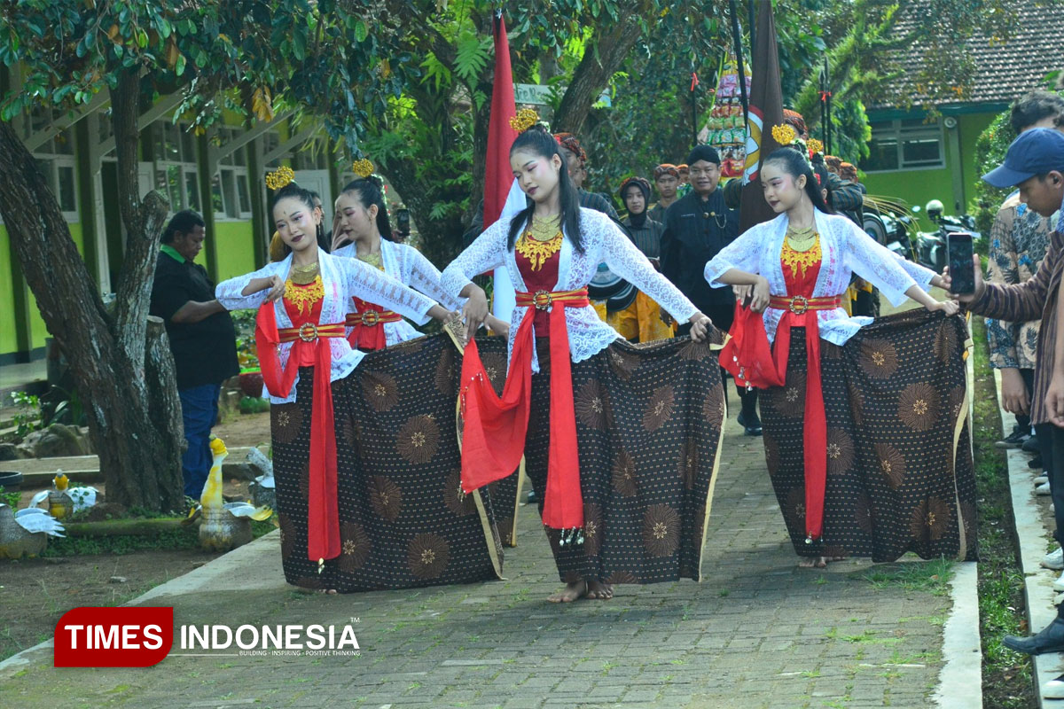 Berbeda dari Sekolah Lain, HUT OSIS SMKN 1 Pacitan Full Bahasa Jawa