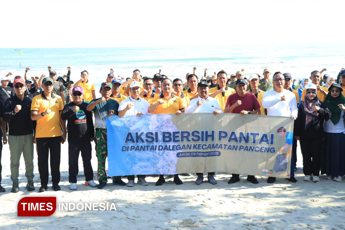 Aksi-bersih-bersih-pantai-a.jpg