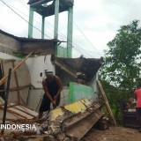 Gempa 6,4 Bikin Teras dan Menara Mushala Al Iman Sumberharjo Pacitan Ambruk