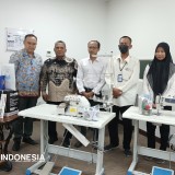 Setelah Ikuti Pelatihan, Puluhan Warga Gresik Terima Bantuan Alat Wirausaha