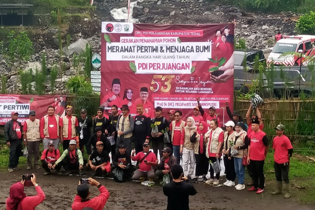 Merawat Pertiwi dan Menjaga Bumi HUT ke-53 PDI Perjuangan Aksi Nyata Selamatkan Gunung Slamet di Tegal
