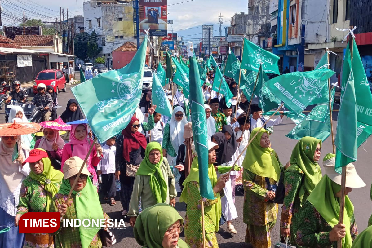 Seabad Nahdlatul Ulama: Ribuan Warga Padati Karnaval Budaya di Tasikmalaya
