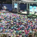 Diguyur Gerimis, Jemaah Tetap Padati Stadion Gajayana di Mujahadah Kubro 1 Abad NU