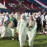 Demi Shaf Terdepan Mujahadah Kubro 1 Abad NU, Ratusan Jemaah asal Malang Datang Sore di Stadion Gajayana