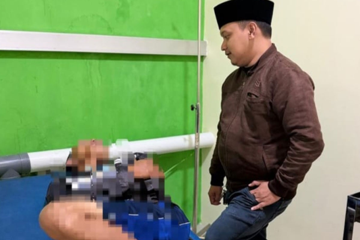 Resahkan Warga Bondowoso, ODGJ Bersenjata Tajam Dievakuasi Secara Dramatis