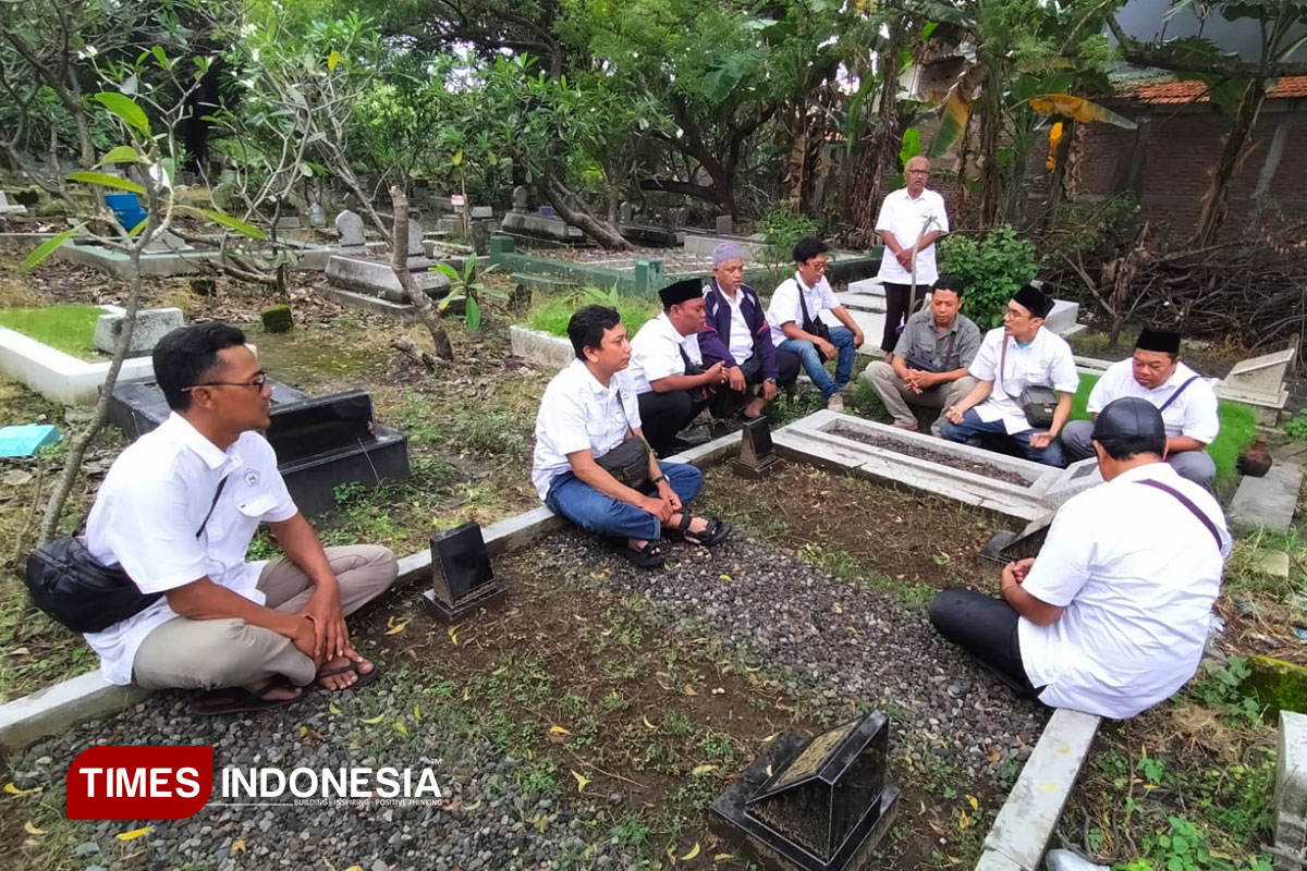 HPN 2026, Wartawan Gresik Ziarah ke Makam Rekan Sejawat yang Telah Berpulang