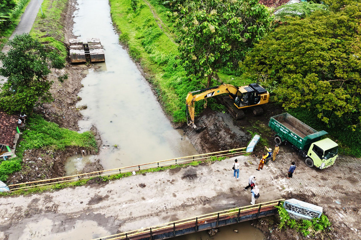 Dinas PUBMSDA Sidoarjo Kembali Normalisasi Sungai, Dimulai dari Belakang PG Krembung
