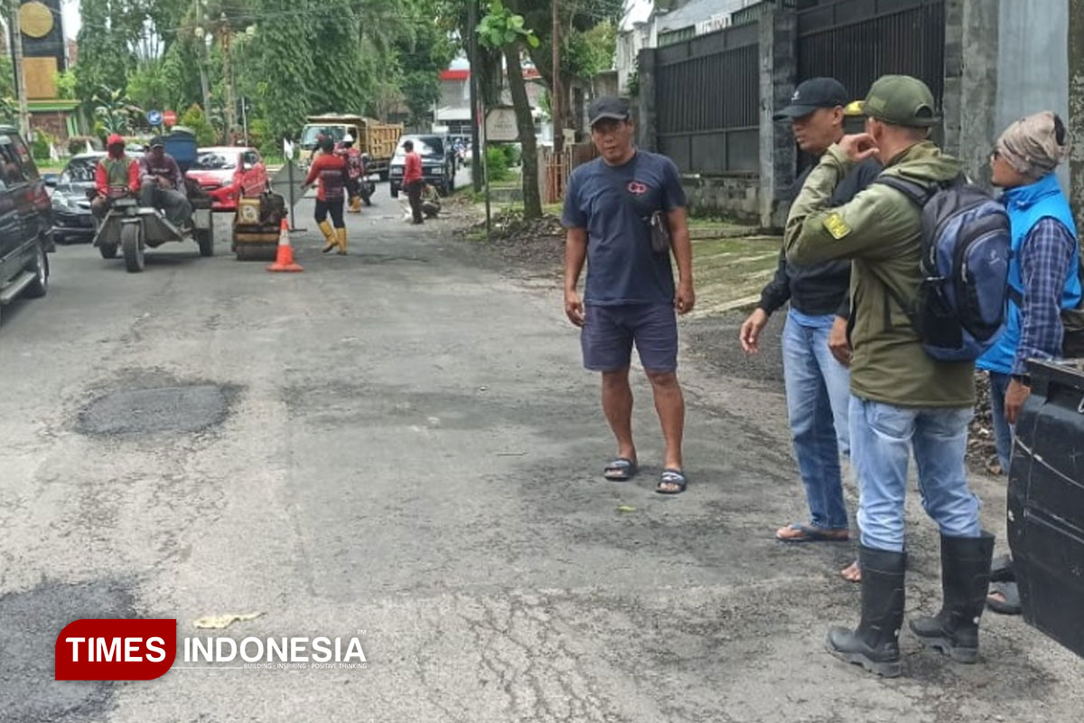 Viral Pengendara Terjatuh Akibat Jalan Berlubang, Pemkab Bondowoso Gerak Cepat