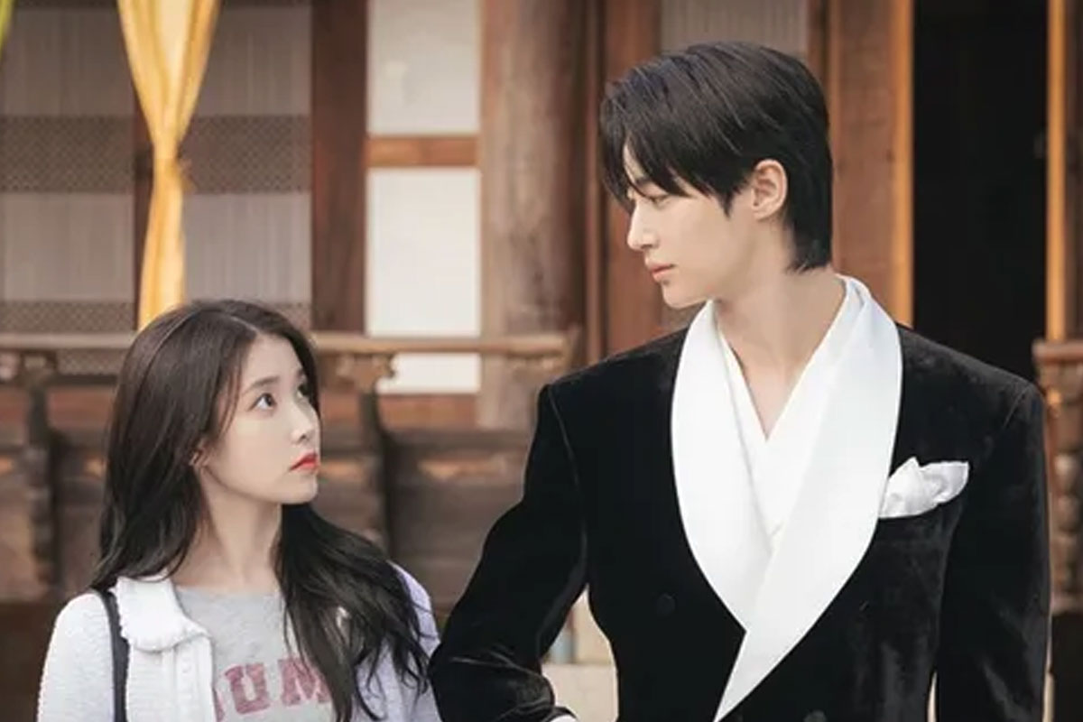 Waduh, IU dan Byeon Woo Seok Kepergok Paparazzi Saat Ciuman