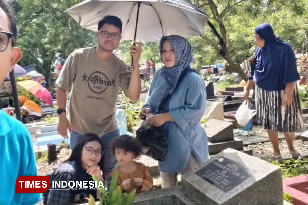 Jelang Ramadan, Sejak Pagi TPU Cinehel Kota Tasikmalaya Dipadati Peziarah