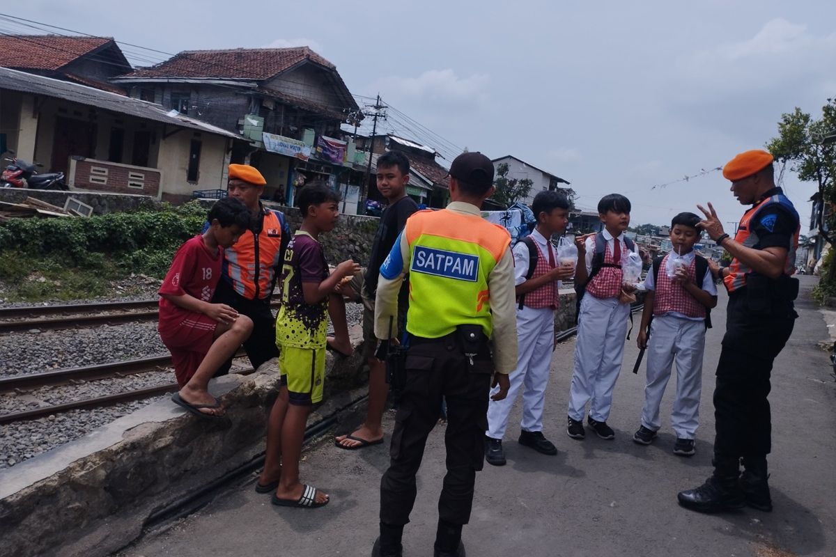Ngabuburit di Sekitar Rel Kereta Api, Tradisi Ramadan yang Mengancam Nyawa