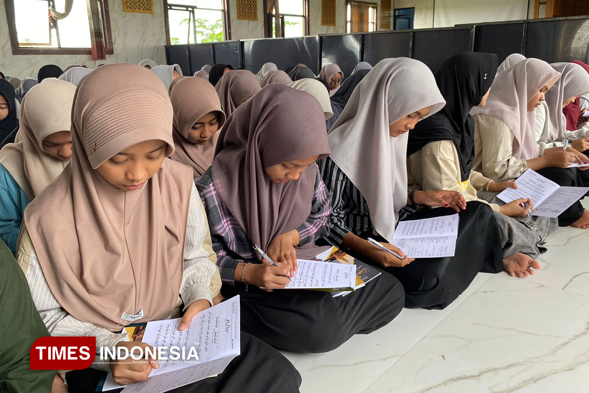 Ponpes di Jombang Terapkan Ngaji Kitab Kuning Klasik Tiga Bahasa Selama Ramadan