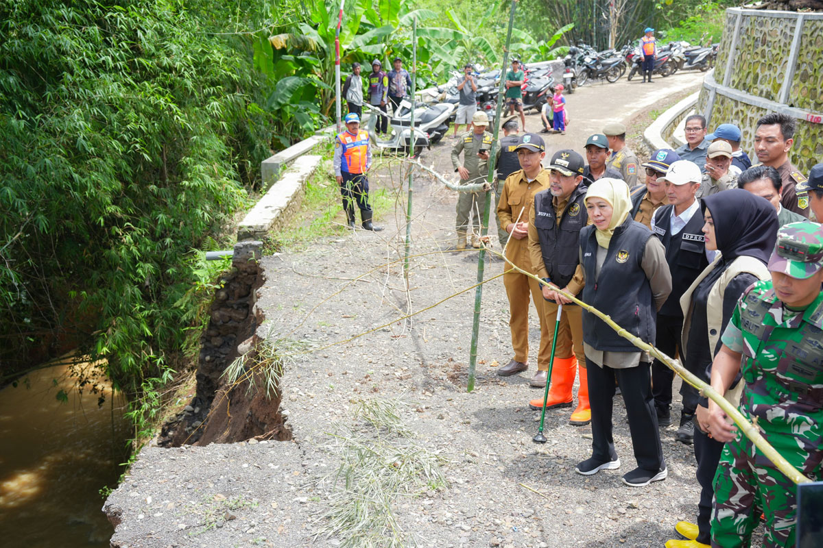 Gubernur Khofifah Turun Langsung Tinjau Banjir Probolinggo, Petakan Skala Prioritas Intervensi