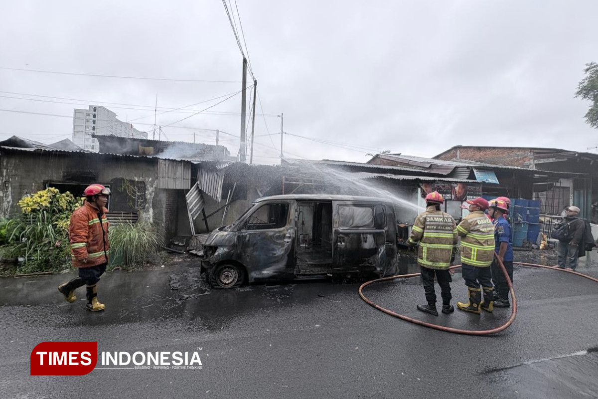 Kebakaran-Mobil-2.jpg