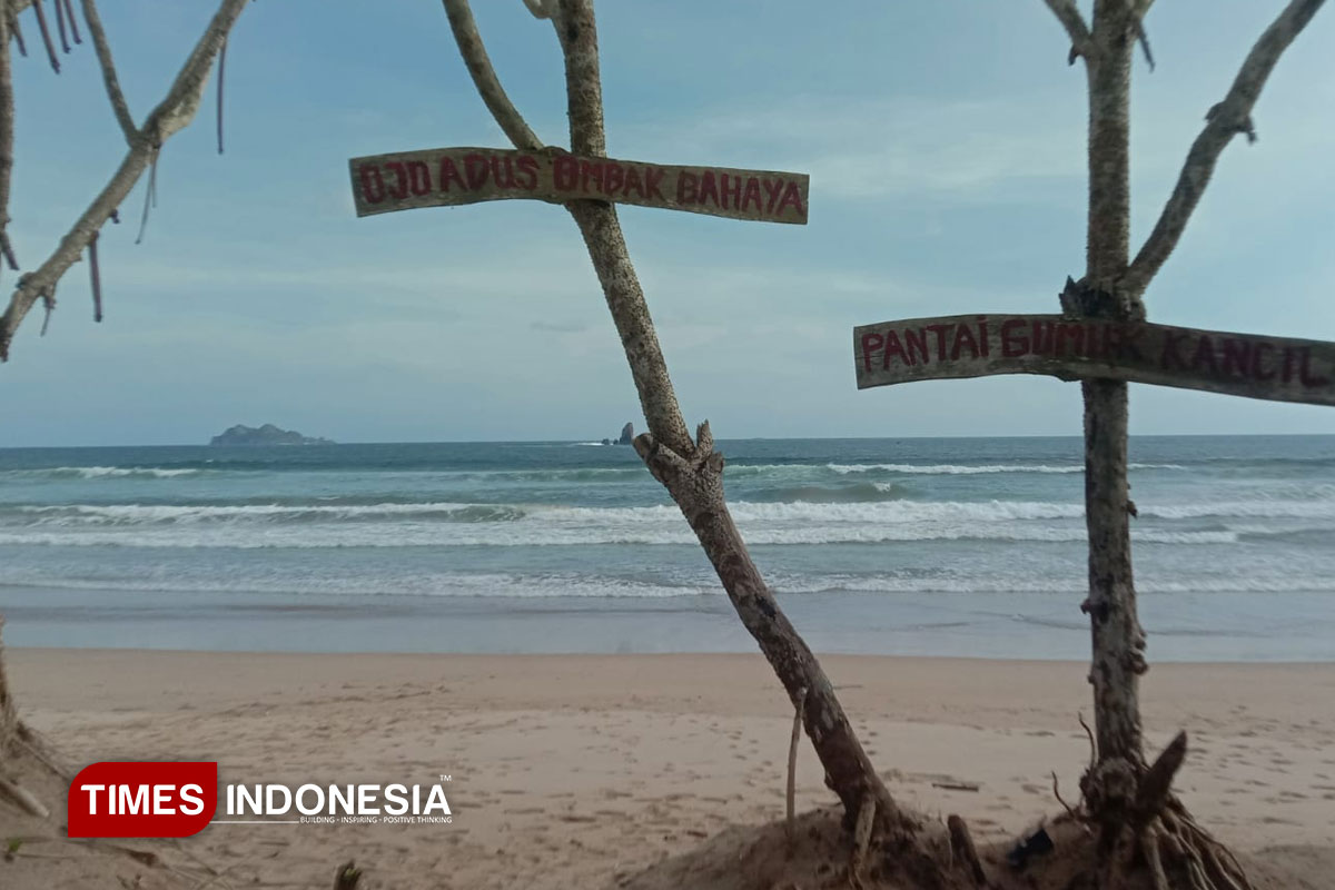 Ngabuburit Eksotis di Deretan Pantai Desa Sumberagung Banyuwangi