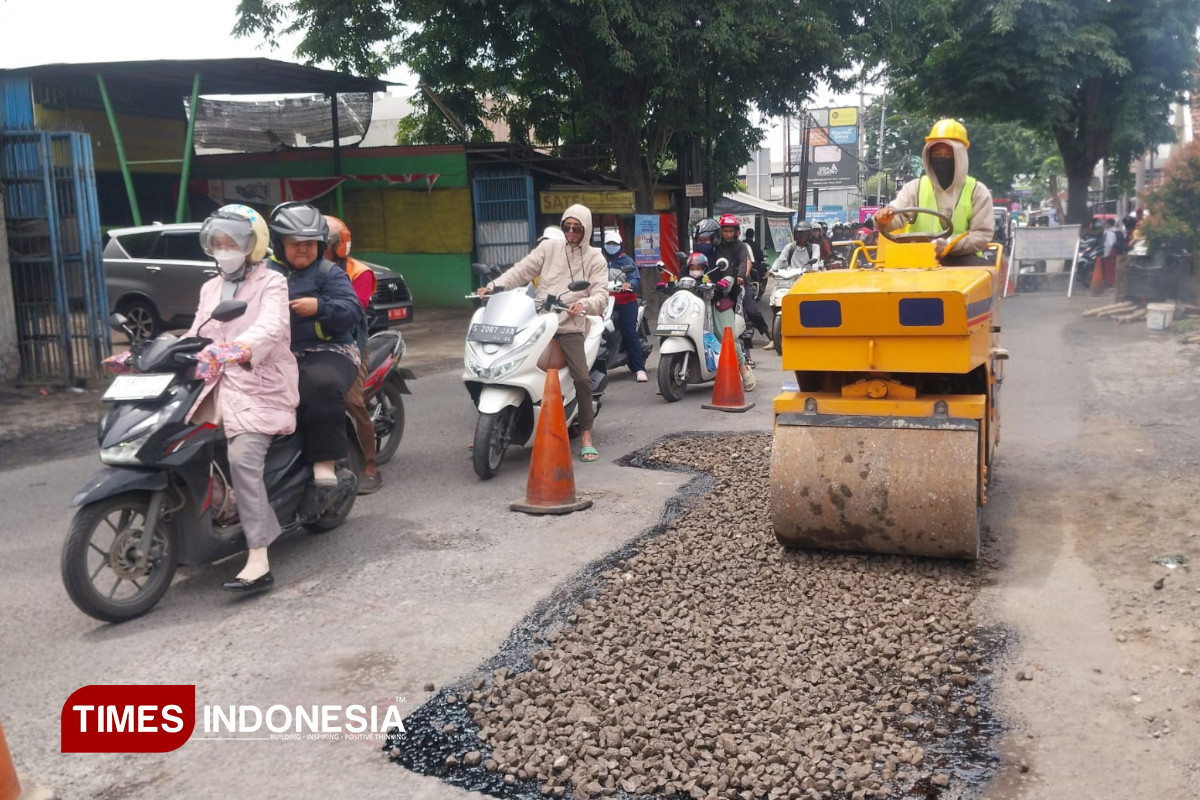 Atasi Jalan Berlubang, Bupati Sidoarjo Targetkan Perbaikan Selesai Setelah Lebaran