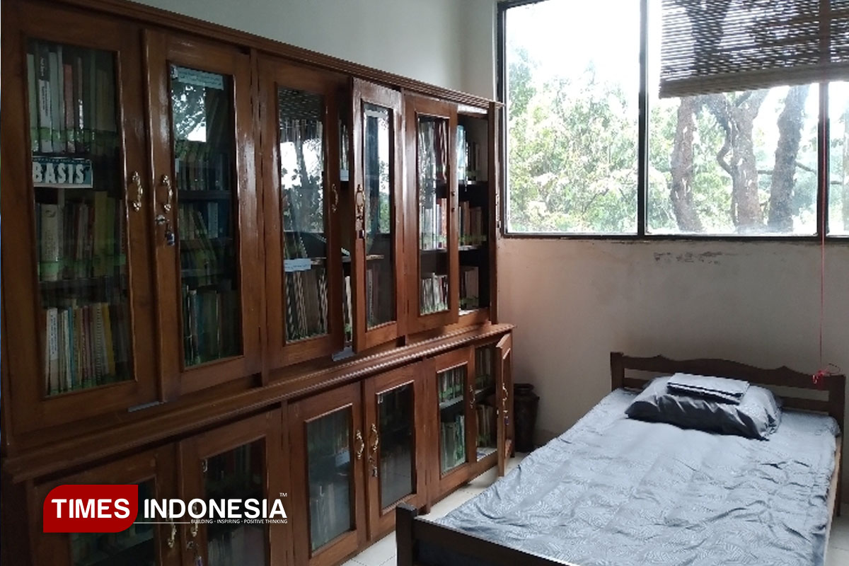 Perpustakaan Bawah Tanah di Malang Ini Simpan Warisan “Profesor Ludruk”