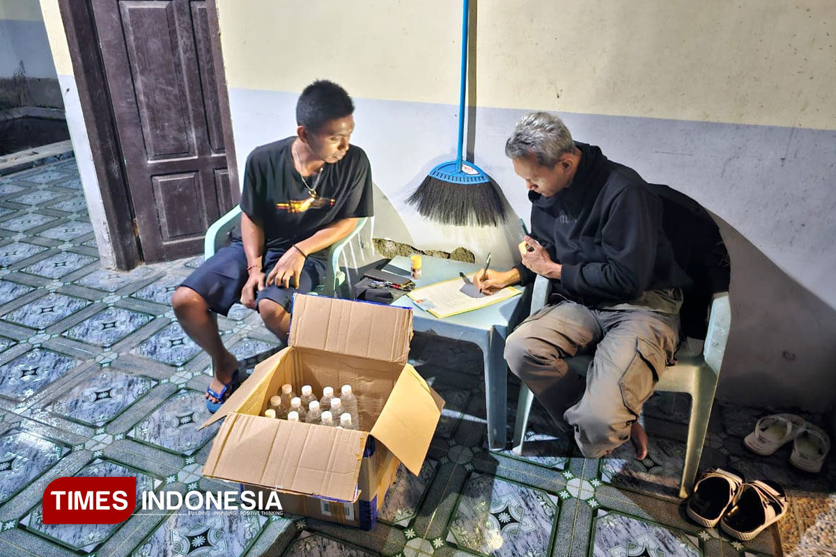 Jual Arak Bali Tanpa Izin, Warga Temurejo Digerebek Polsek Bangorejo Saat Ramadan