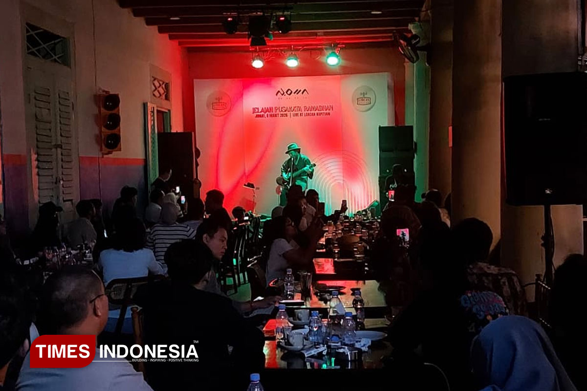 konser-intimate-b.jpg